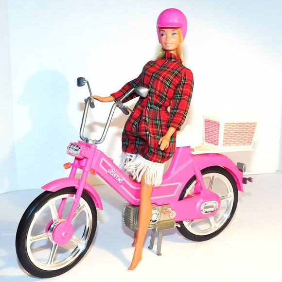 1983 Mattel's Barbie Motor Bike W/Basket, Helmet & Instructions - Picture 7 of 13